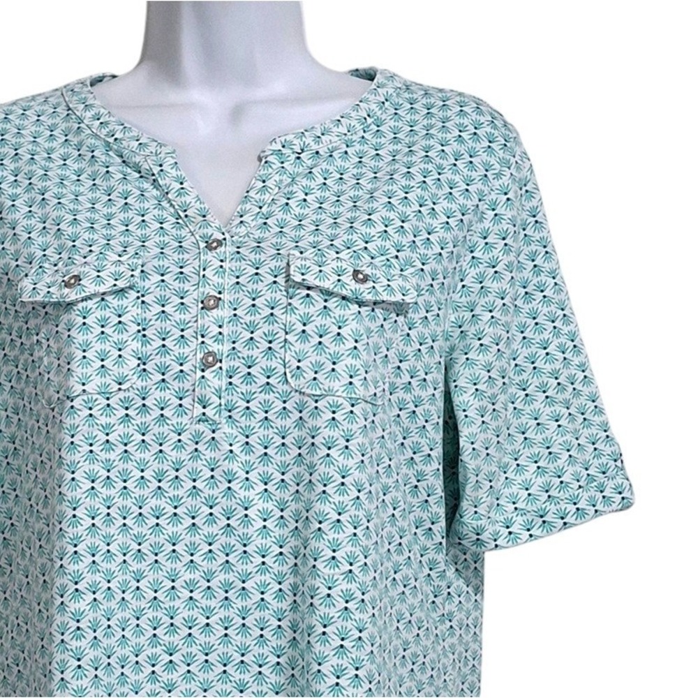Croft  Barrow Womens Top M Green White Henley Geometric Fan Print Casual Boho